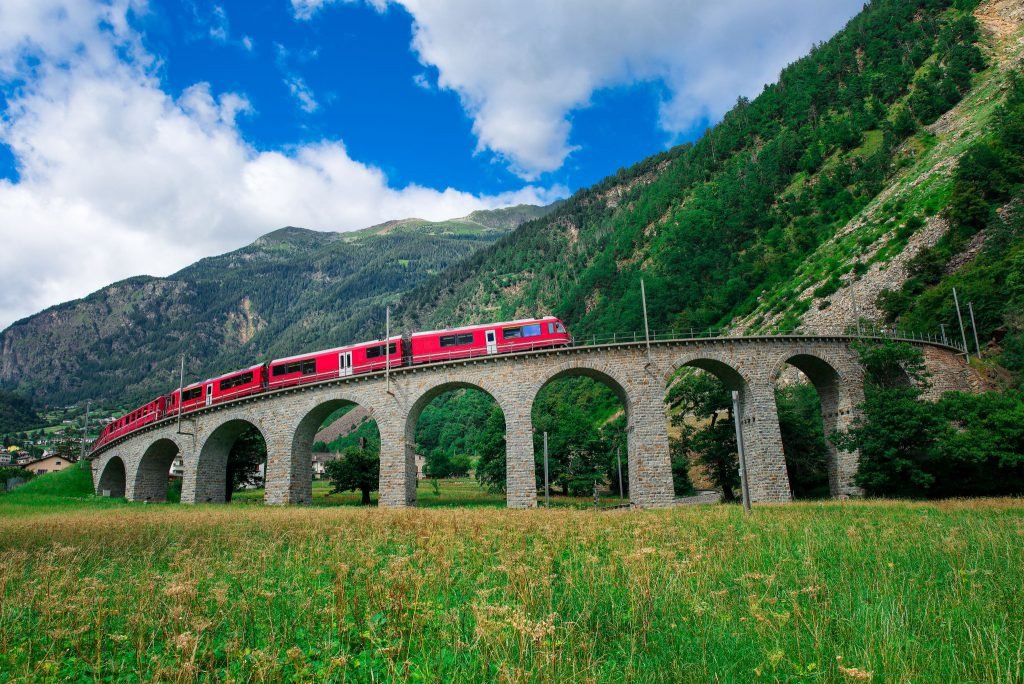 Zwitserse Toppen trein in de bergen Zwitserland | Spauwen Travel